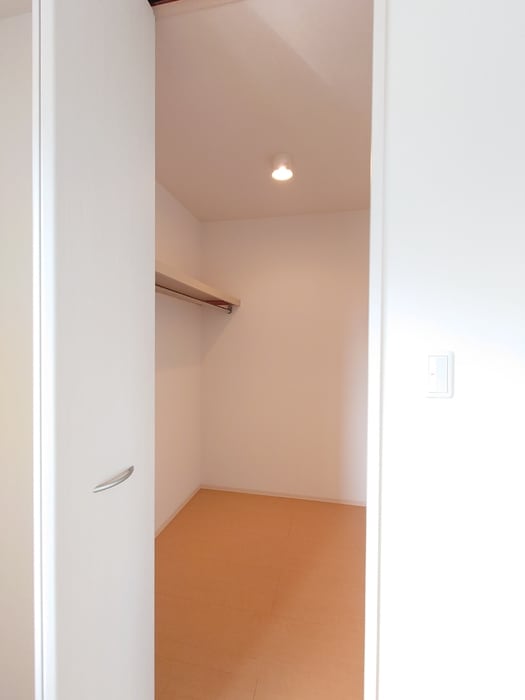  ファミーユ東手城　B棟