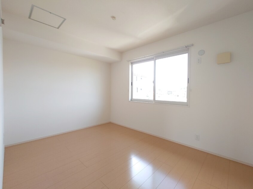  ファミーユ東手城　B棟