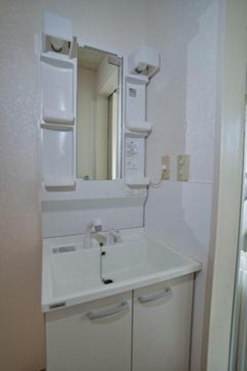  パインヒルズ東深津　A棟