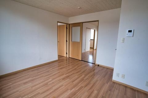  パインヒルズ東深津　A棟