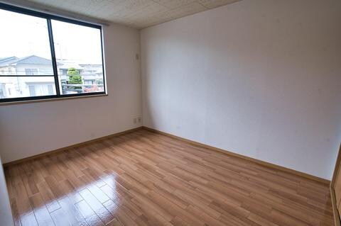  パインヒルズ東深津　A棟