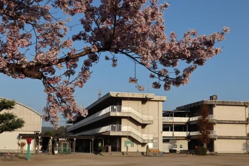 井原市立西江原小学校(小学校)まで1690m リールポルテＣ