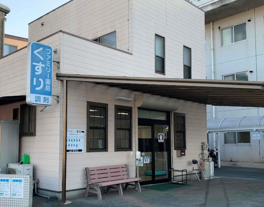 ファミリー薬局(ドラッグストア)まで743m 山陽本線（中国）/里庄駅 徒歩10分 1階 築38年