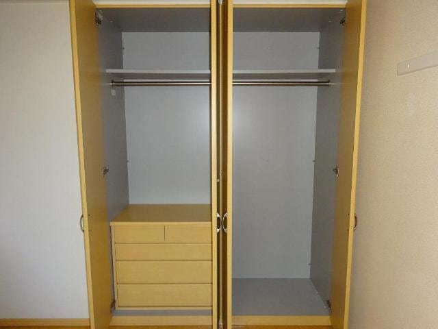 クローゼット(5.6帖洋室) カサルビア