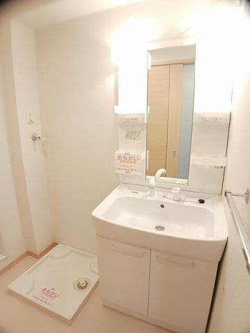 明るい洗面所です サンウエスト