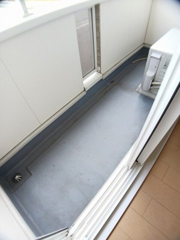 落ち着いた時間を過ごせるバルコニーです サンウエスト