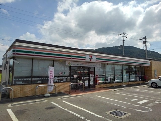 セブンイレブン坂出加茂町店まで900m パレス・ニュールミネⅡ　Ｂ