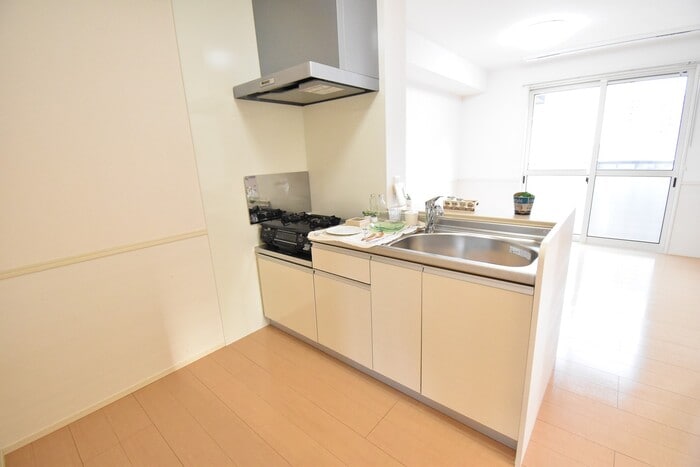  プラティーク　ハバラ