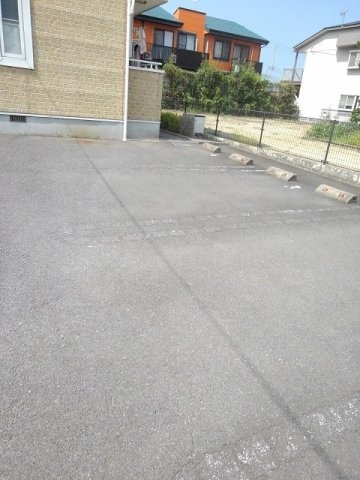 駐車場があるので、車を買う予定の方も安心です カリーノ