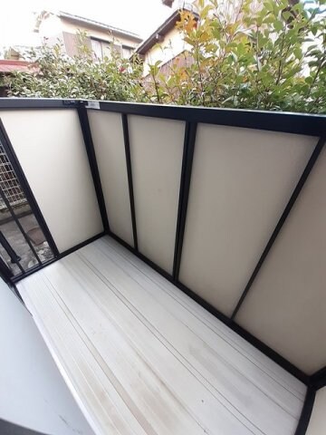 暖かな日差しのふりそそぐバルコニー メゾン・ユニソール