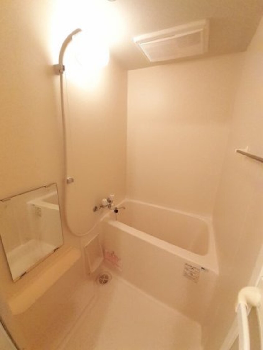 落ち着いた空間のお風呂です サニー・サイド３８８３　Ｃ