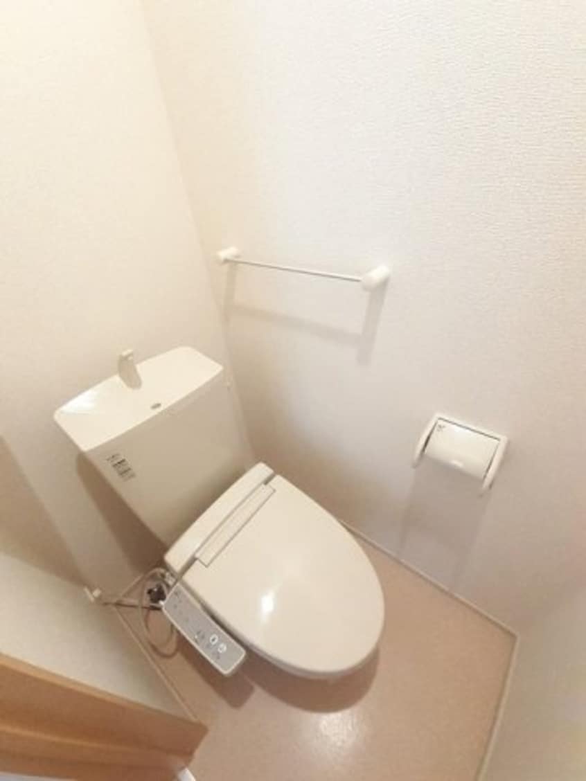 落ち着いた色調のトイレです ジェネシスⅡ