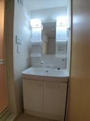 明るい洗面所です グラン　テレーノ　Ｅ