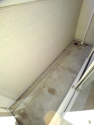 開放的で明るい空間を演出してくれるバルコニーです ラベリー・サイル　Ⅰ