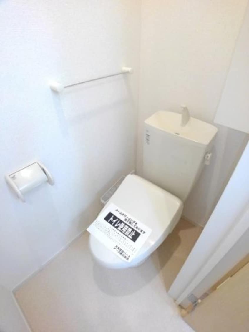 ゆったりとした空間のトイレです キャッスル　Ｂ