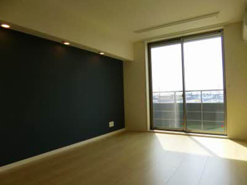  シャーメゾン丸亀