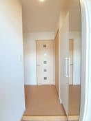 明るい玄関です ルルディ　Ｂ