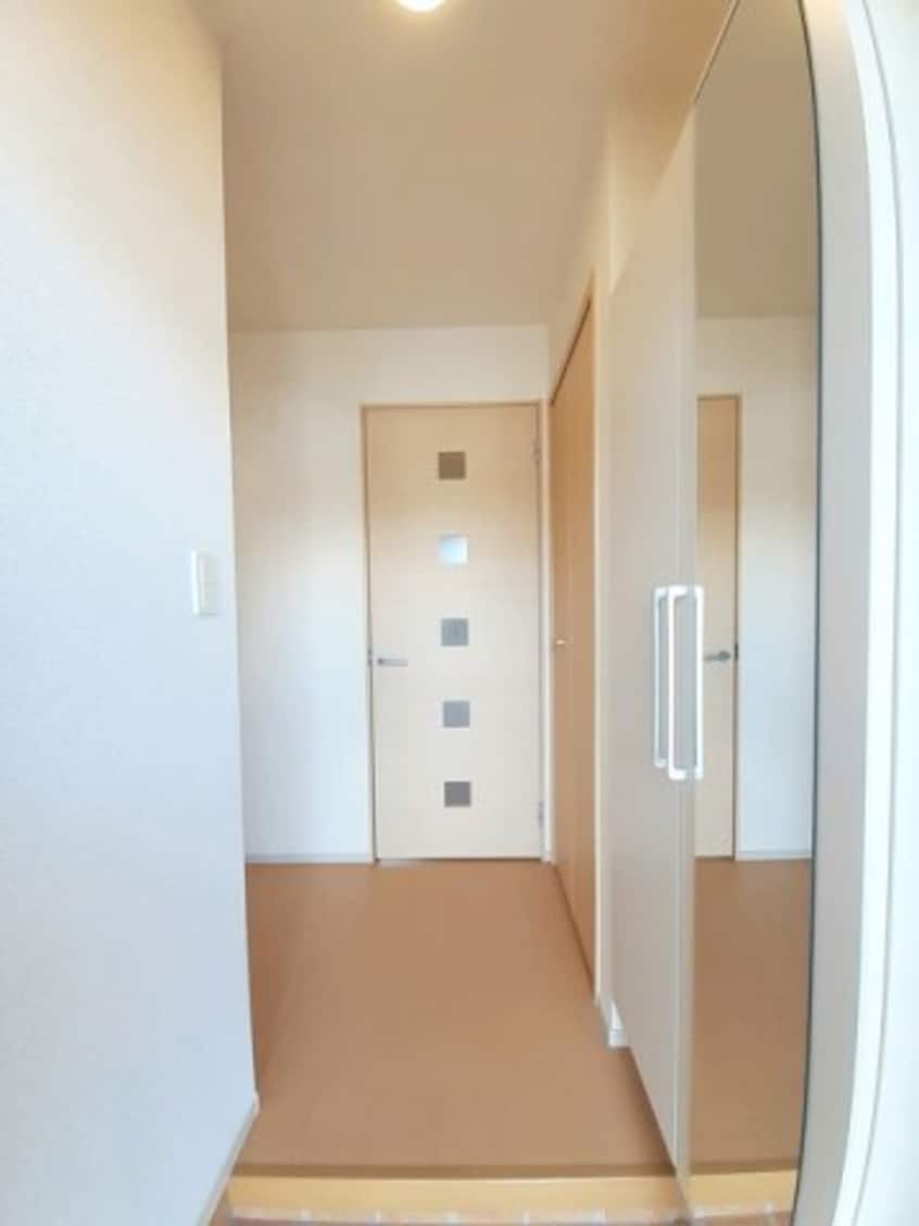 明るい玄関です ルルディ　Ｂ