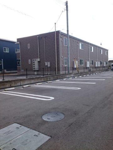 駐車場があるので、車を買う予定の方も安心です シャルールⅠ