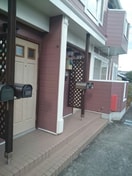 毎日通るエントランスはこのようになっています エターナル・パレスＣ