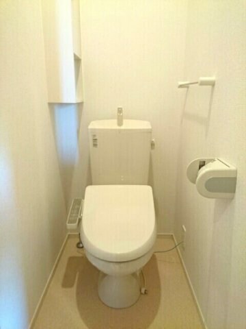 ゆったりとした空間のトイレです エスパス・ボヌール