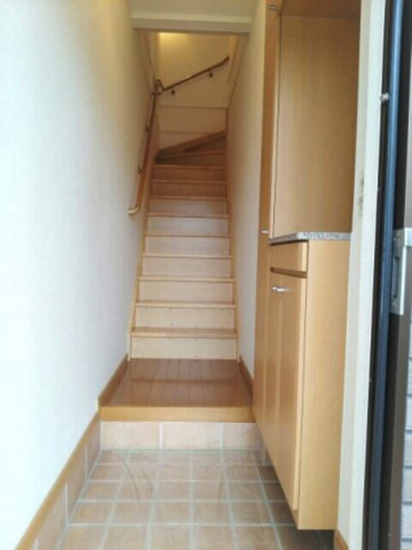 収納もある玄関です ブルー　アイランド