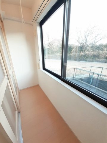 外からの目が気にならないバルコニーで洗濯物が干せます ポライトリーＲ