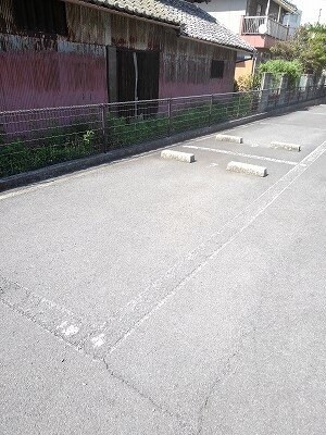 カースペースがあります レインボー・ハイツ