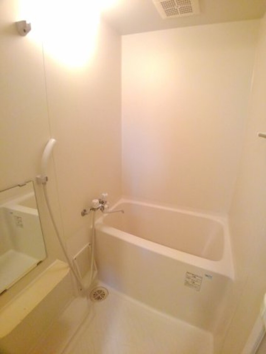 ゆったり過ごせるお風呂です レインボー・ハイツ