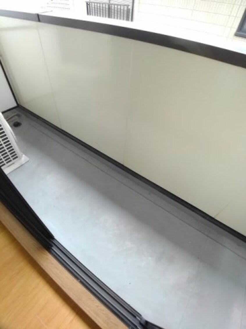 暖かな日差しのふりそそぐバルコニー レインボー・ハイツ