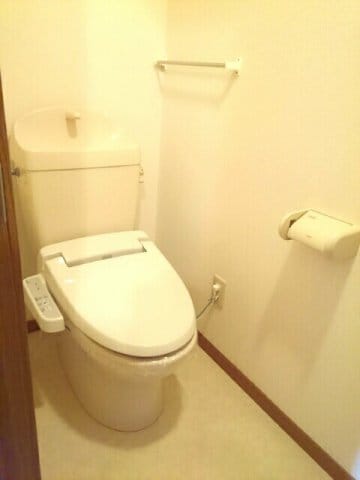 ゆったりとした空間のトイレです パールスクエアＡ