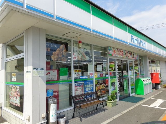 ファミリーマート丸亀土居町店まで1,097ｍ ヴァンルージュⅣ