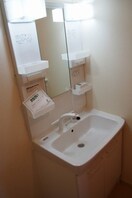 ゆったりとスペースのある洗面所 ＲＥＶＥ