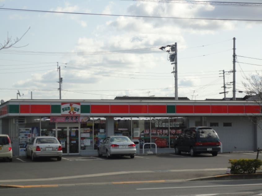 サンクス（コンビニ）まで300ｍ キャトルレーヴ