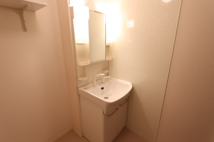  ピースタウン川東