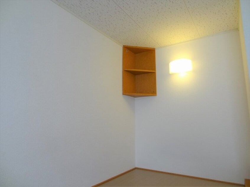 ベッド上　ライト レオパレスプランドール木太