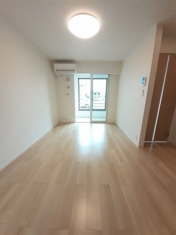 ゆったり過ごせるリビングです ラ・エムザ