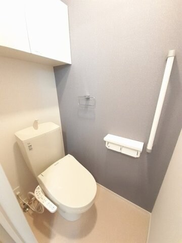 シンプルで使いやすいトイレです ラ・エムザ