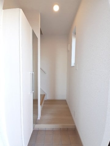 明るい玄関です ルーベル久米Ａ