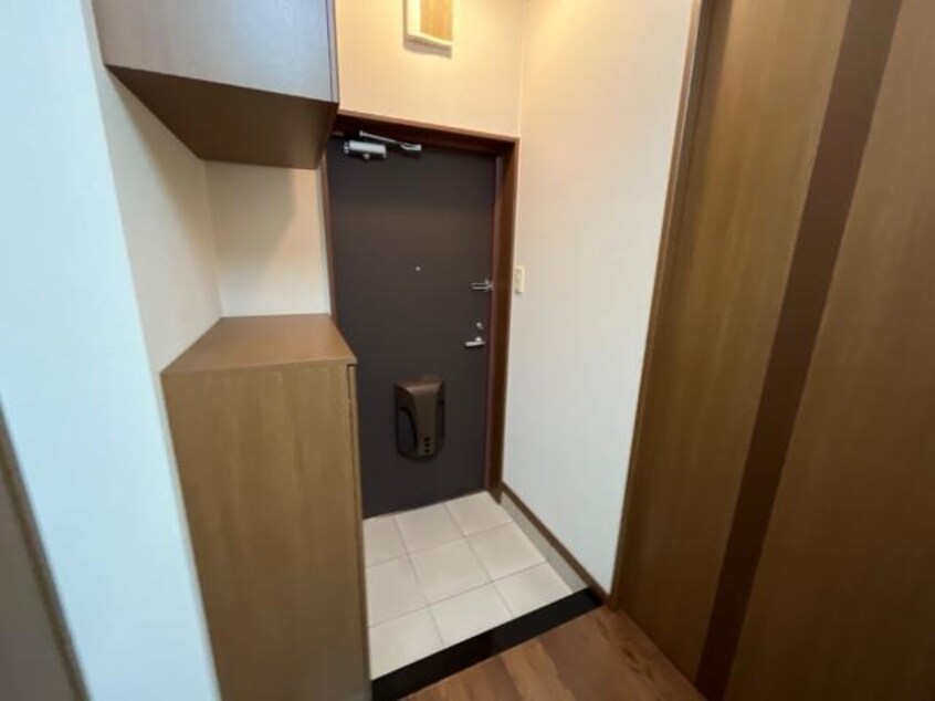 玄関 ヴァンルージュ