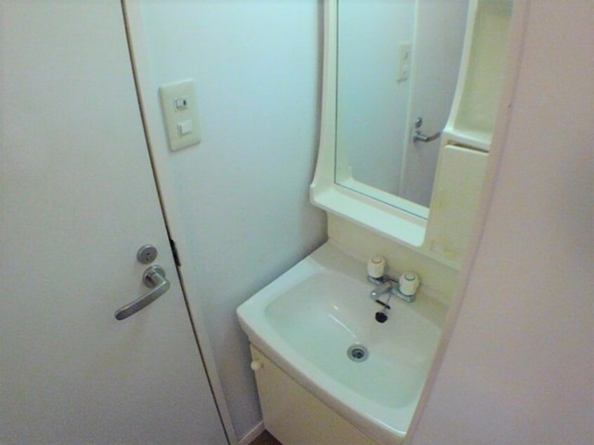  レオパレス東屋島