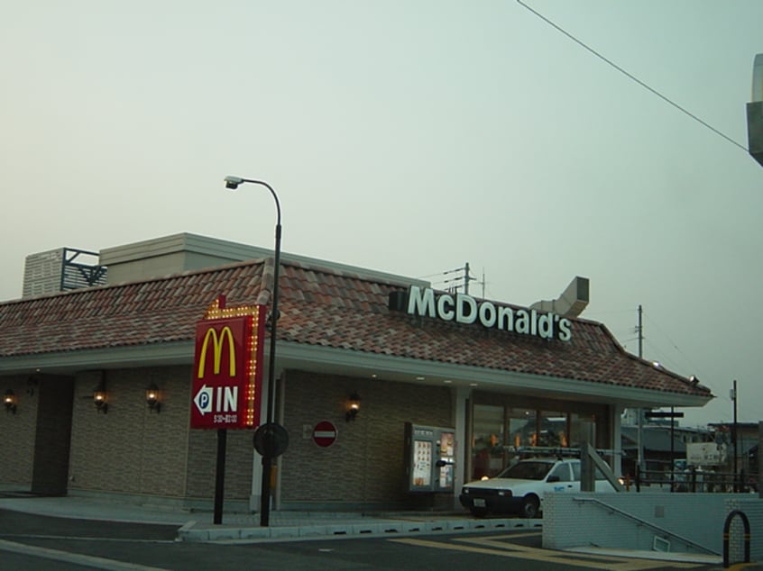 マクドナルド高松サン・フラワー通り店まで980ｍ ラッフィナート