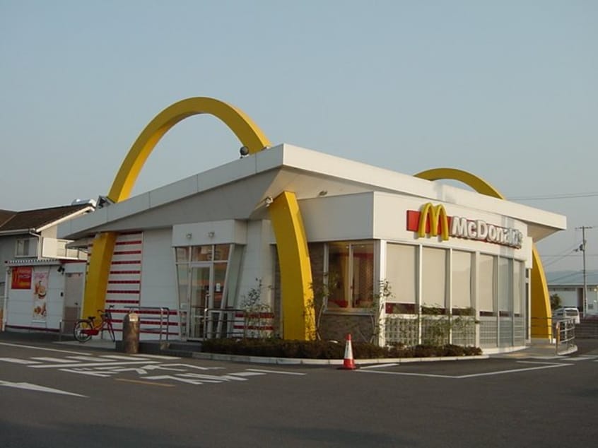 マクドナルドまで600ｍ エルビス今里Ⅱ