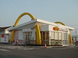 マクドナルドまで600ｍ