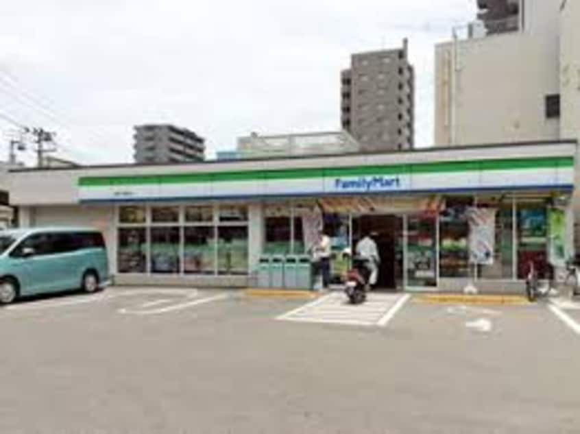 ファミリーマート 栗林公園前店(コンビニ)まで240m コリドール中央