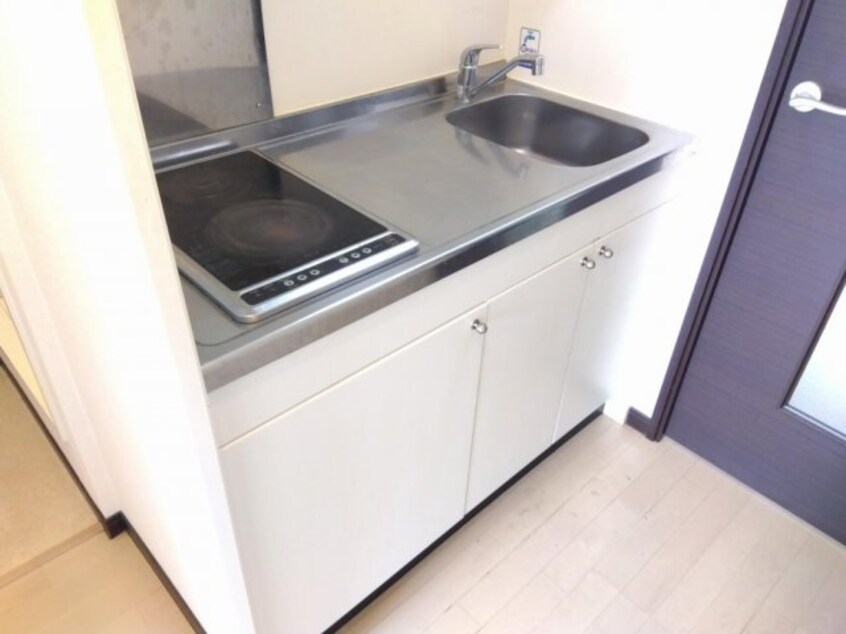 コンパクトなキッチンで掃除もラクラク レオネクスト東大浜３
