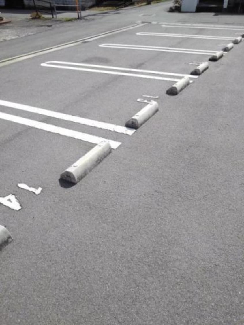 駐車場に車を止められます ラベリーズ・八幡