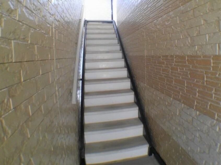  レオパレスレイクサイド平塚