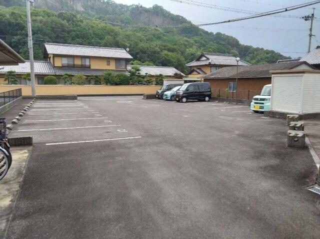  レオパレス由良