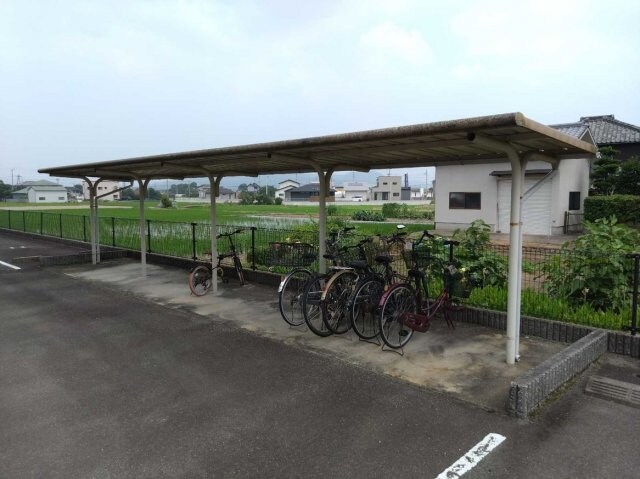  レオパレス由良